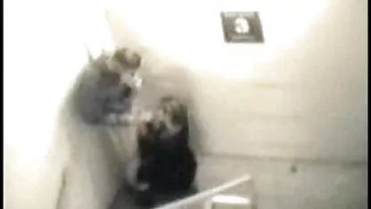 Aku tersadar bahwa itu adalah mungkin waptrick video mesum untuk tangan besar orang-orang muda