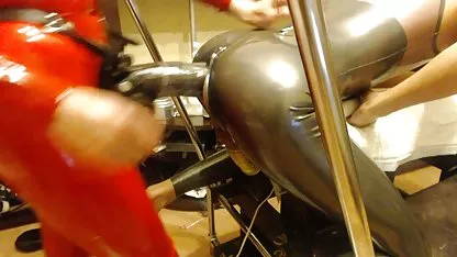 Cewek seksi dengan payudara besar mendapat ganda menembus vidiobokepxxx