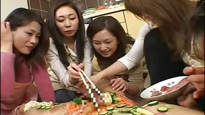 Tomoka xxnvidio Sakurai mendapat her pussy dan sucks dick