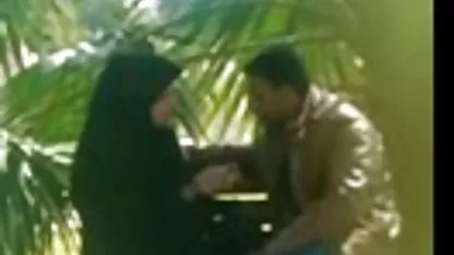 Busty di txxx vidio stoking, masturbasi di jalanan